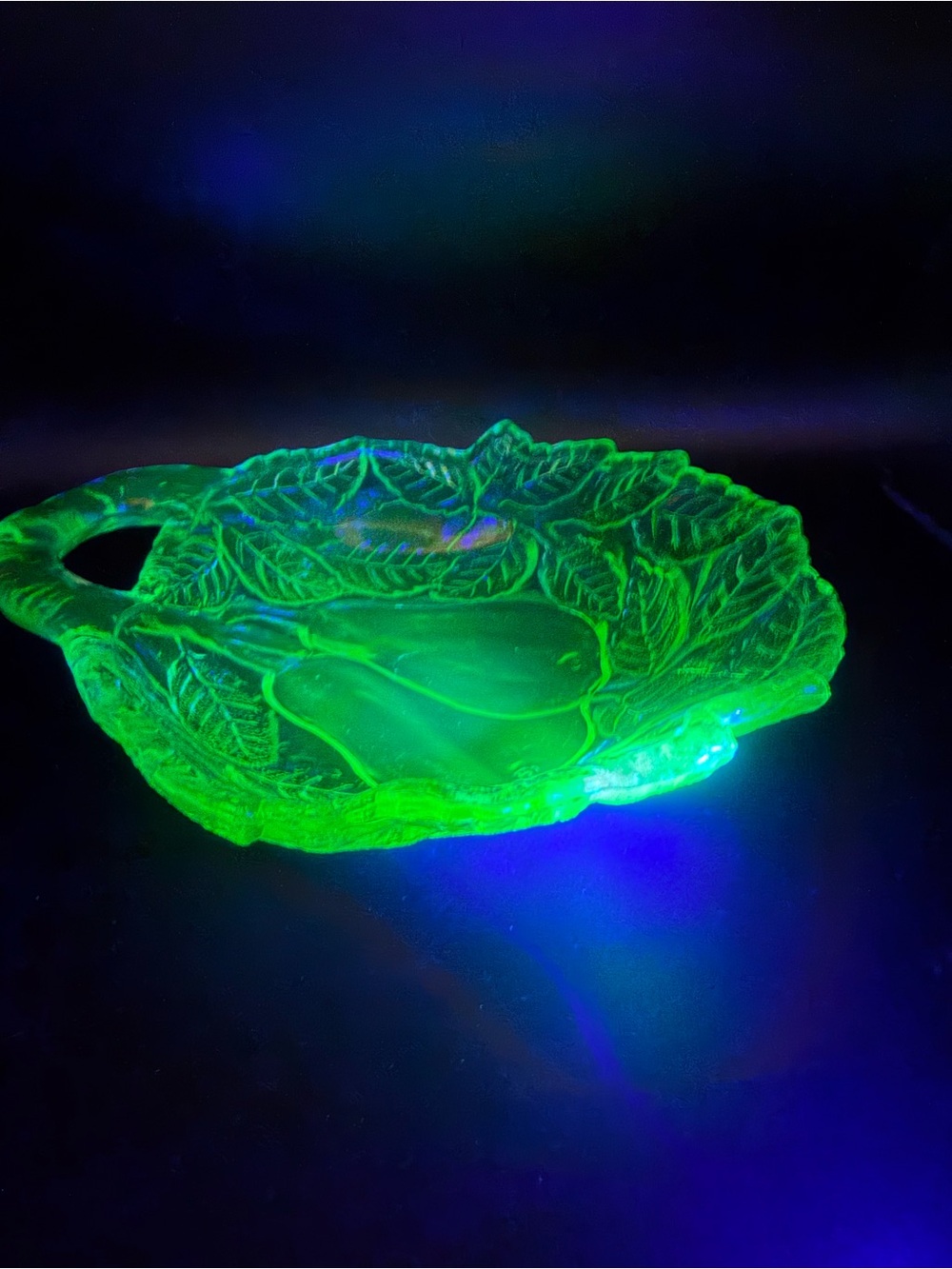 Uranium glass sweat pear  - Vivid Green Glow